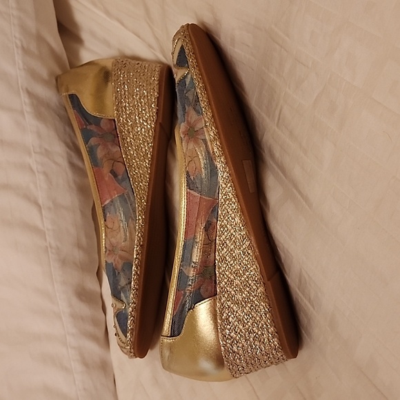 Shoes - Picture 4 of 8